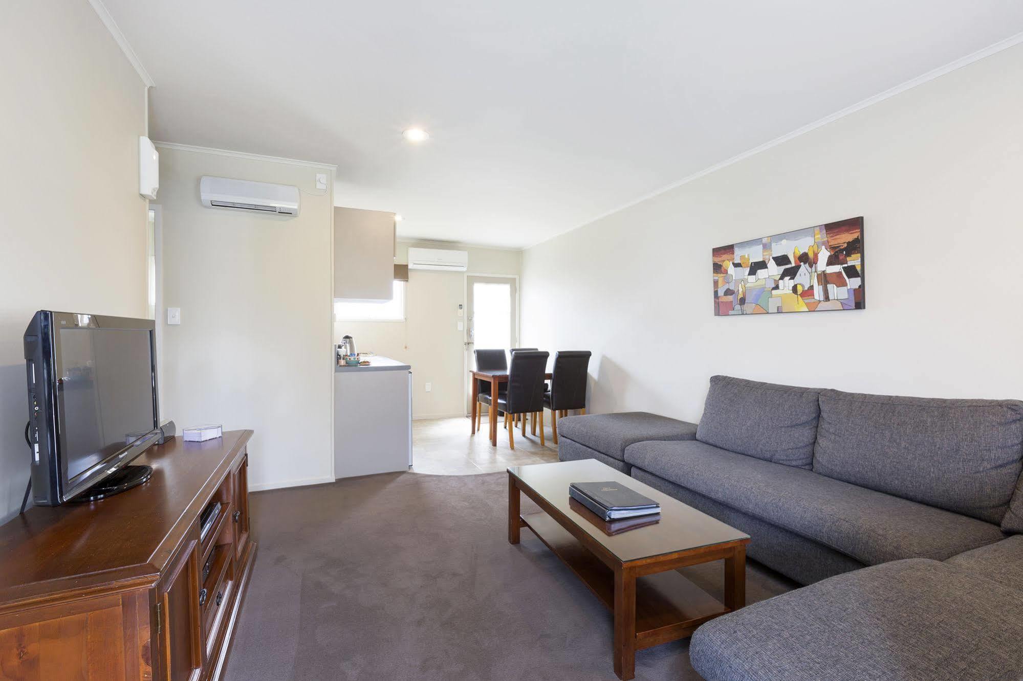 Colonial Court Motor Inn Tauranga Esterno foto